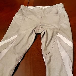 Avia running leggings like new med gray and white